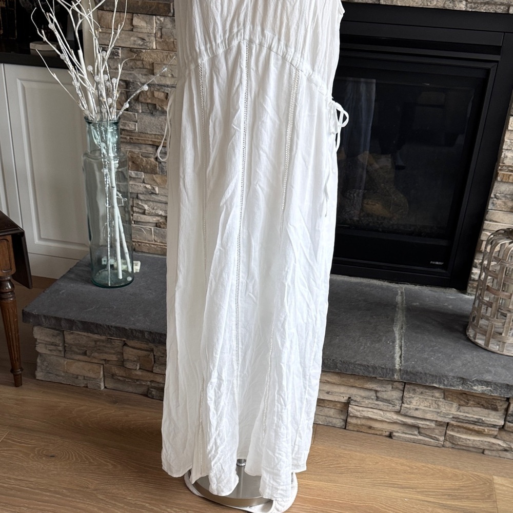 Bordeaux White Maxi Dress with Ruffle Sleeves - Picture 4 of 15